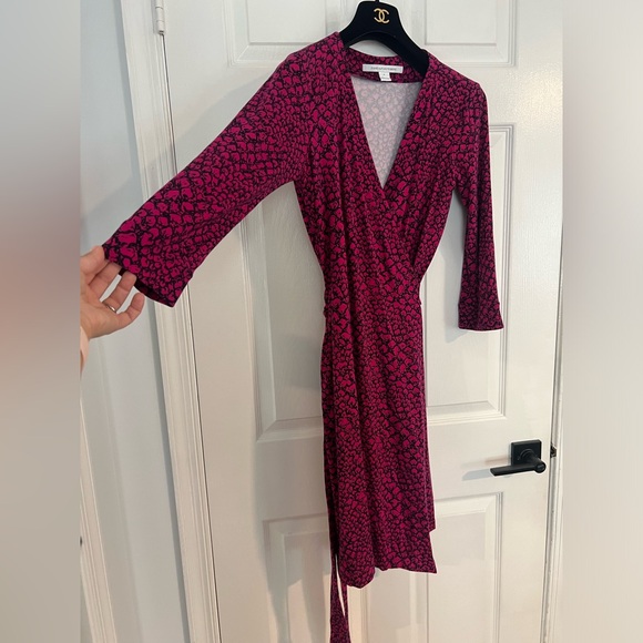 DVF DIANE VON FURSTENBERG New Julian Two FUCHSIA PINK PYTHON WRAP DRESS  Sz 6 - Picture 2 of 12